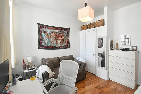 Rented by The Agency | media 27