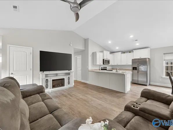 135 Brooklawn Dr, Harvest, AL 35749