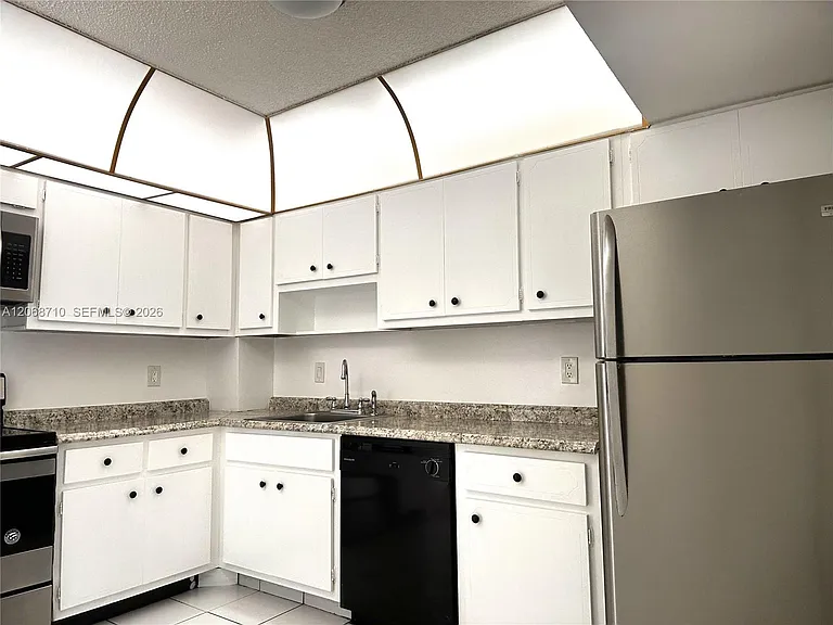 4400 Hillcrest Dr #408B — Photo 2