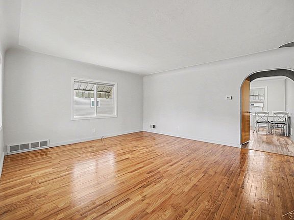 3rd image of 704 Marsac St