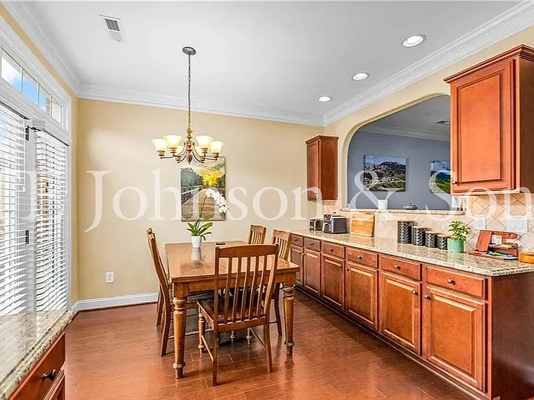 1025 Richmond Park Dr — Photo 9