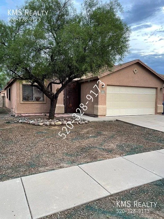 3 Bedroom 2 Bath - 1603 W Lavender Sky Street- Owner/Agent — Photo 1