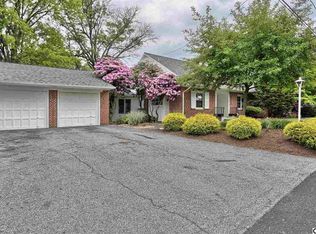 2880 Sunset Dr, Camp Hill, PA