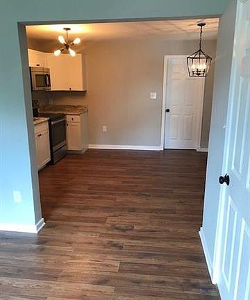 5th image of 805 E Broadway