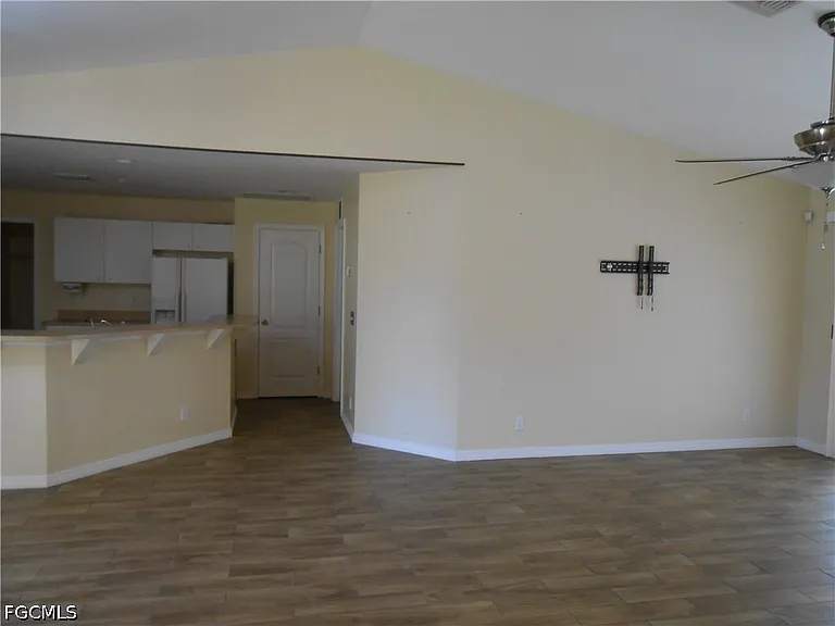 1221 Belair St E — Photo 5