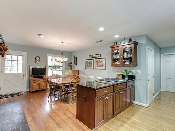 4th image of 1337 Sunny Side Ln