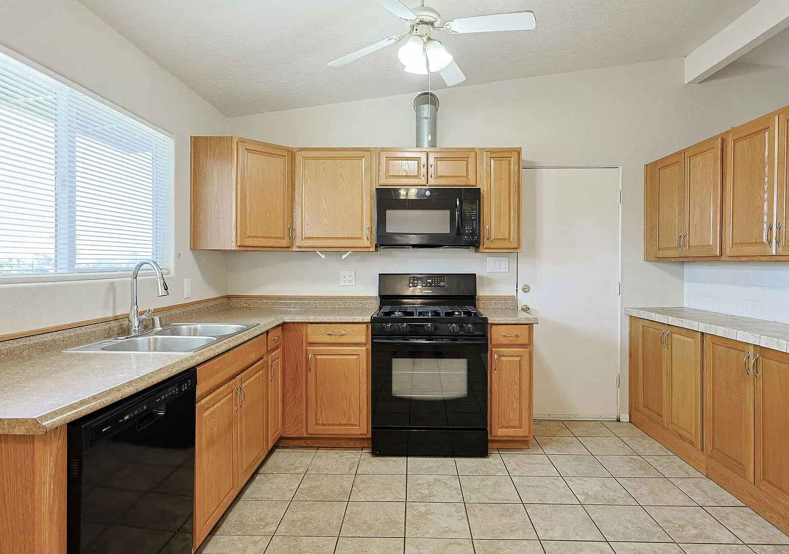 3BR/1.5BA Chula Vista Home with Large Fenced Yard & Carport — Photo 4