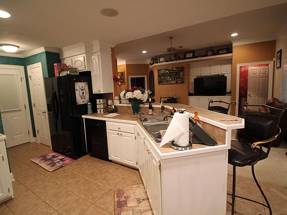 3rd image of 153 Longwood Place Dr W