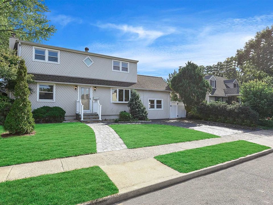 1st image of 144 Sullivan Ave