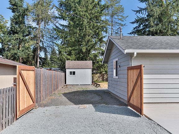 3rd image of 4905 133rd Pl NE