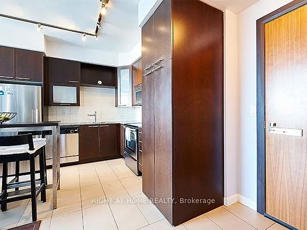 500 Sherbourne St #2701 — Photo 8