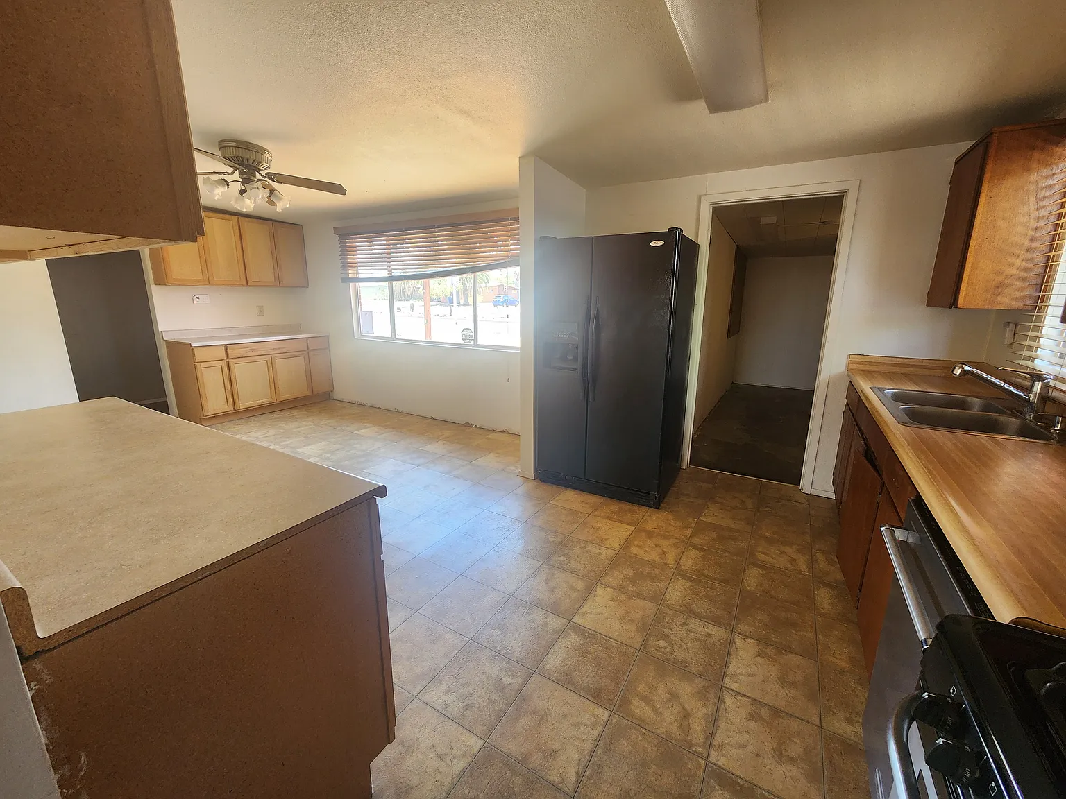 3 bed, 1158 sqft, $1,795 — Photo 3