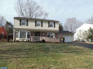 834 Meadowood Ln, Warminster, PA 18974