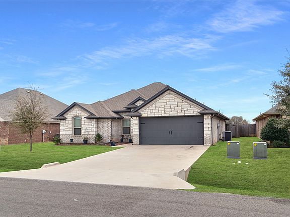 3rd image of 540 Clearwater Pl