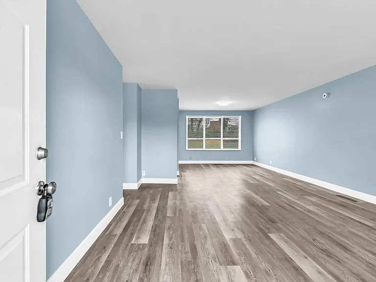 124 Yorktown Rd — Photo 3
