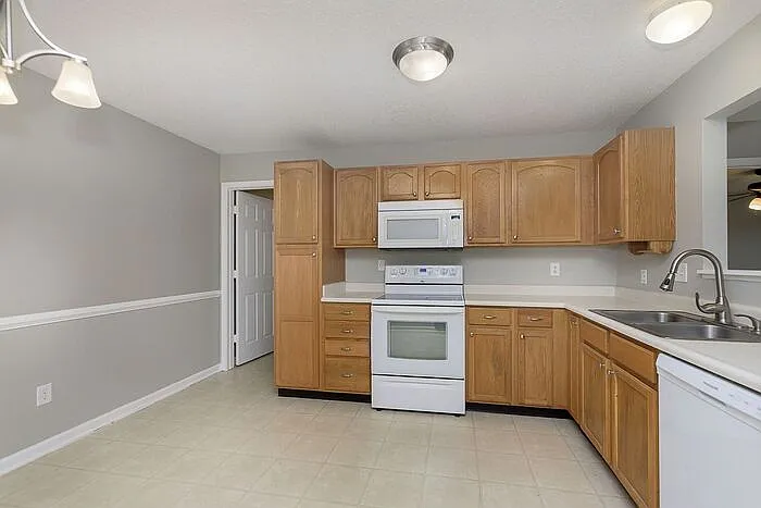 19539 Prairie Crossing Dr — Photo 4