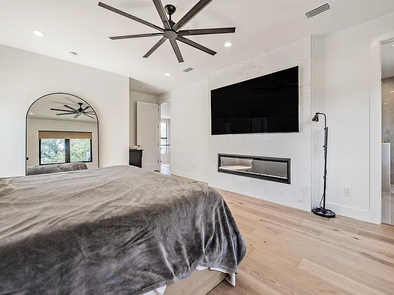 212 S Renellie Dr — Photo 4