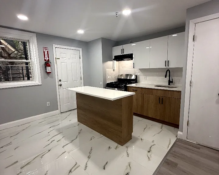 96 Eaton Pl #R2 — Photo 1