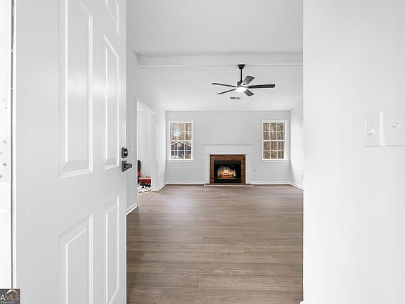 3rd image of 255 Countryside Ln