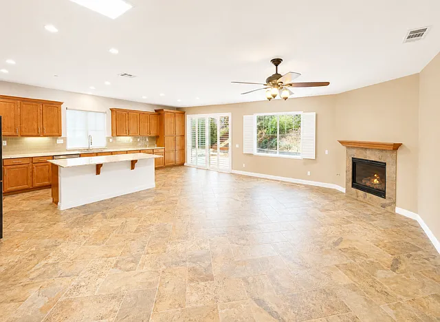 4 bed, 3.5 bath, 2351 sqft, $5,000 — Photo 4