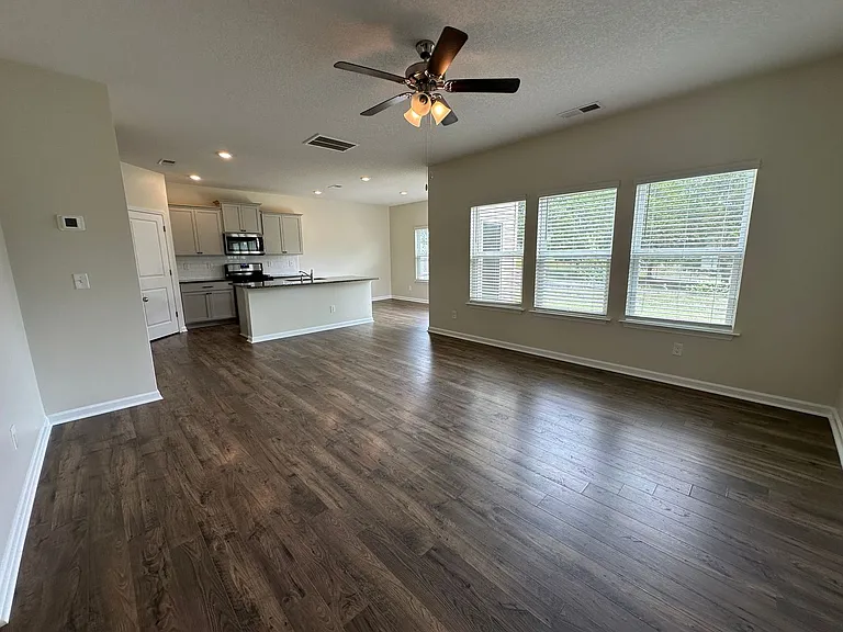 1105 Beacon Rd — Photo 3