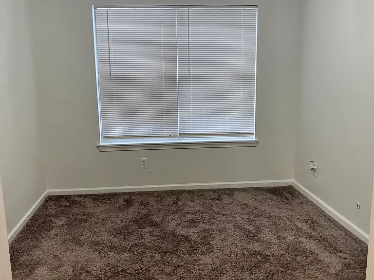 12810 Daybreak Cir — Photo 4