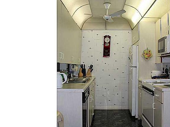 4th image of 1056 Harwood E