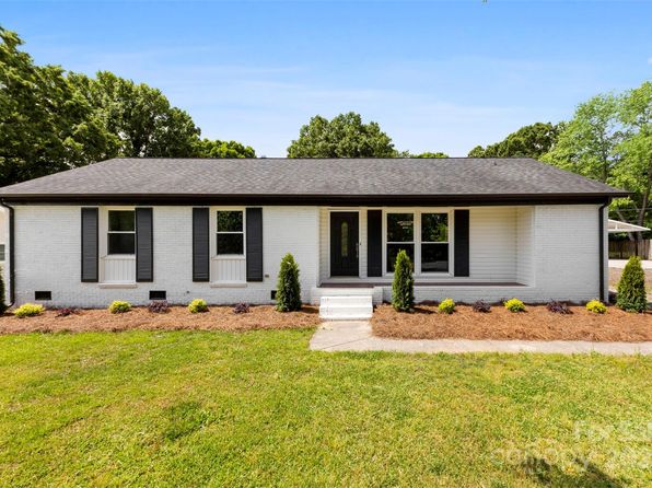 1316 Fox Run Dr, Charlotte, NC 28212