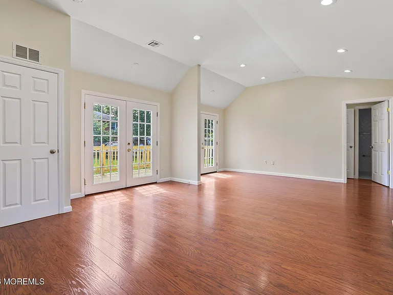 477 Glenwood Ave — Photo 1