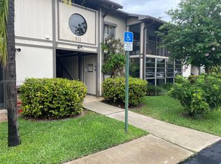 911 NE 199th St APT 206-14, Miami, FL 33179