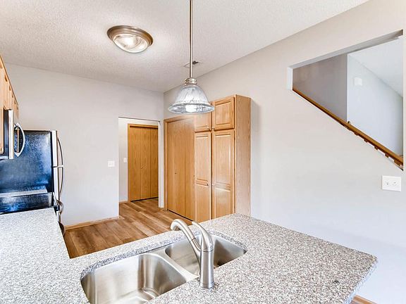 4th image of 696 Oak Ln