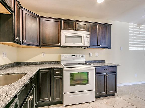 5th image of 401 12th Ave #114
