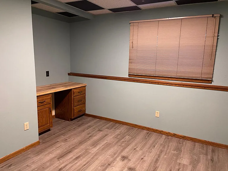 Beddroom 2 with desk