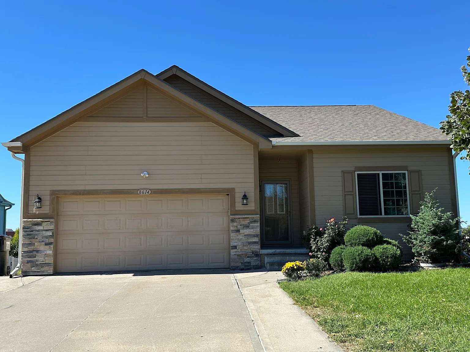 4 bed, 2966 sqft, $2,500 — Photo 1