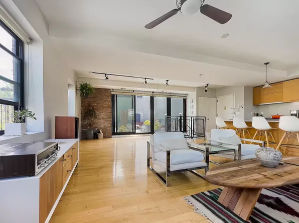 364 Manhattan Avenue image 3 of 13