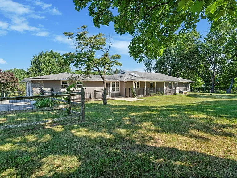 432 Webb Rd — Photo 33