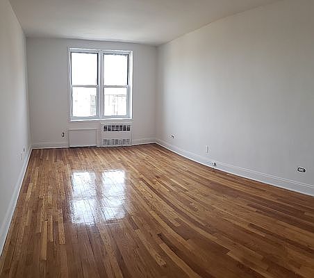 5th image of 2355 E 12th St APT 2G