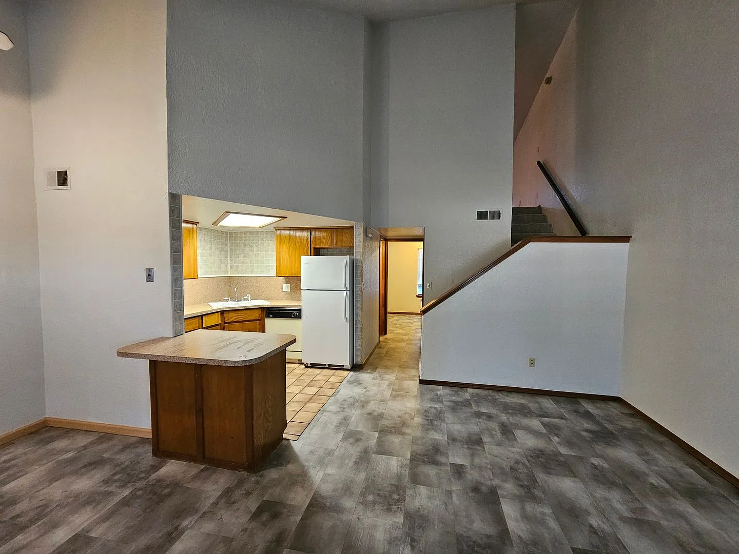 HAYES130 — Photo 2