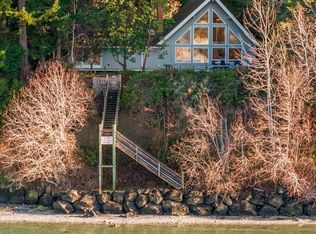 16273 Reitan Rd NE, Bainbridge Island, WA 98110