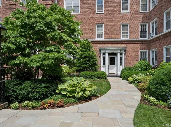 7 Midland Gardens #1M, Bronxville, NY 10708