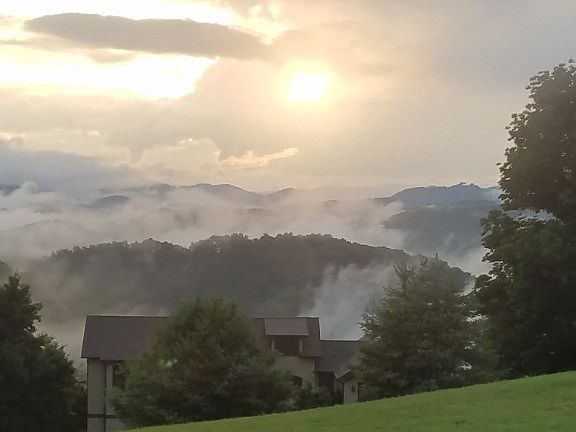 3rd image of 931 Scenic Drive