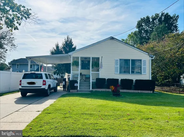 321 Edgewood Ave, Delanco, NJ 08075