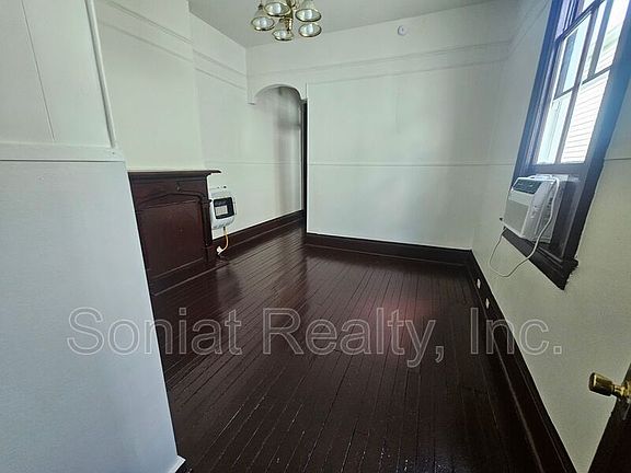 5th image of 529 S Scott St