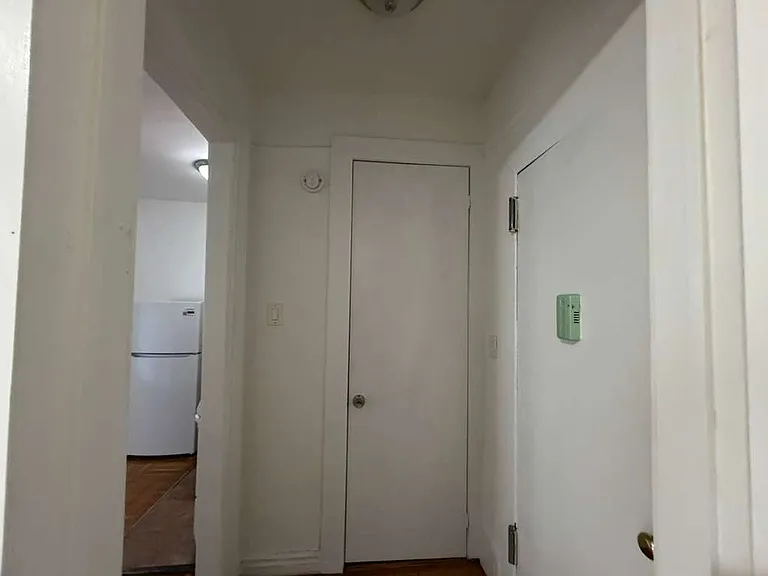 2180 Ryer Ave #4 — Photo 5