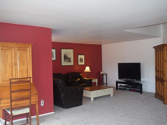 3rd image of 10 Westminster Ln
