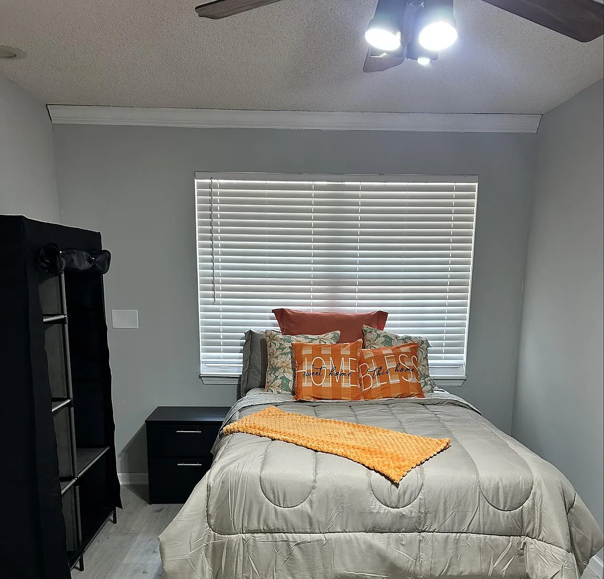 Ceiling fan included - Wakefield Ave