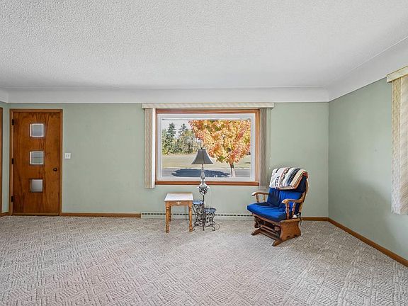 3rd image of 705 Arrowhead St