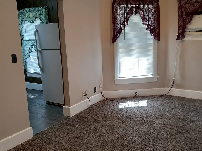 1627 W Short Ave — Photo 3