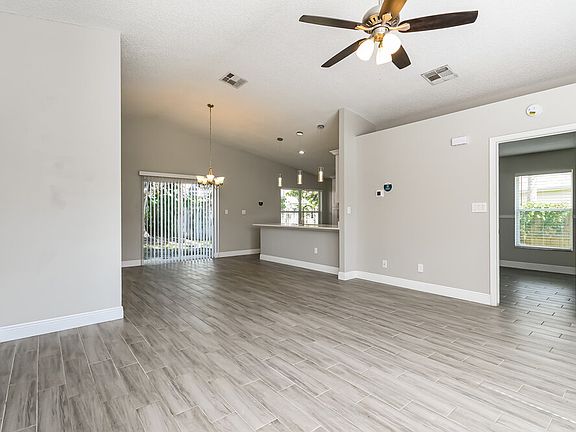 5th image of 11137 Huxley Ave