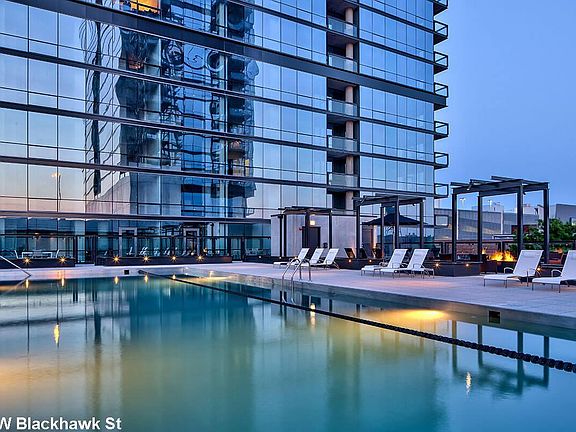 2nd image of 842 W Blackhawk St #1526